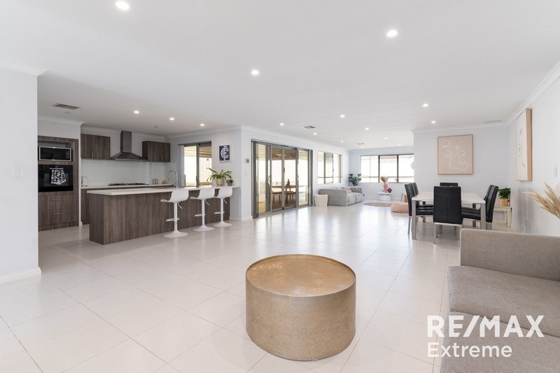 Photo - 4 Lynella Circuit, Banksia Grove WA 6031 - Image 4