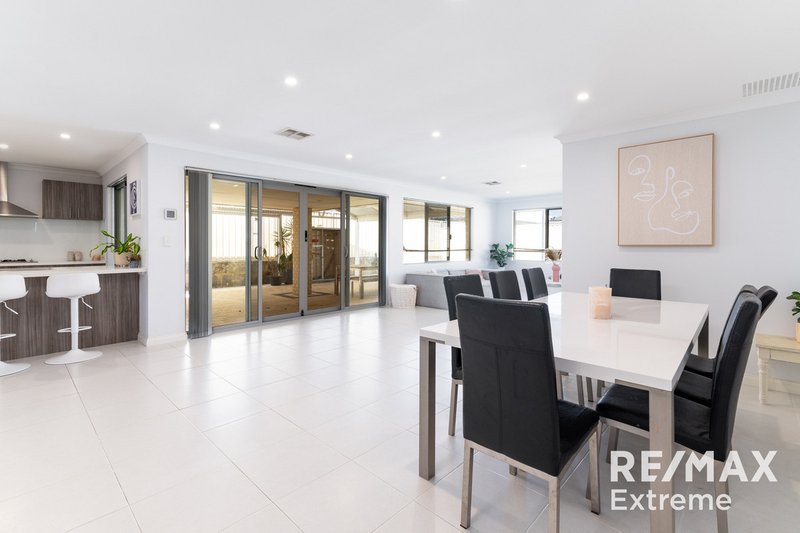 Photo - 4 Lynella Circuit, Banksia Grove WA 6031 - Image 5