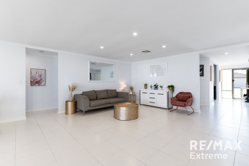 Photo - 4 Lynella Circuit, Banksia Grove WA 6031 - Image 6