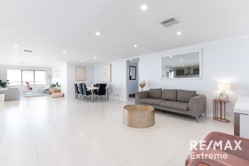 Photo - 4 Lynella Circuit, Banksia Grove WA 6031 - Image 7