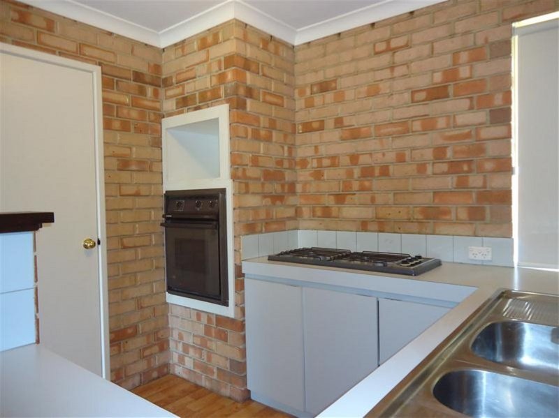 Photo - 4 Macau Place, Warnbro WA 6169 - Image 3