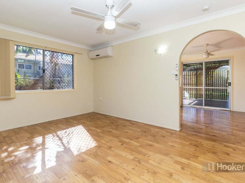 Photo - 4 Macauley Drive, Boronia Heights QLD 4124 - Image 3