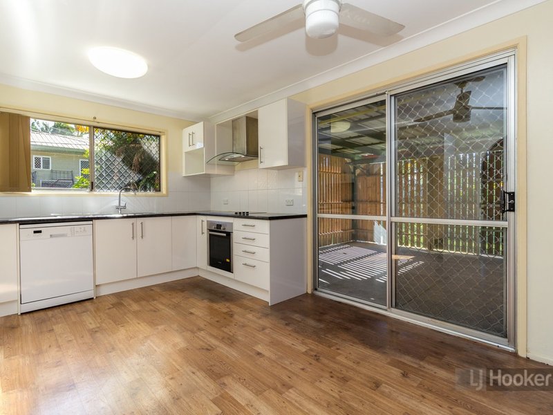 Photo - 4 Macauley Drive, Boronia Heights QLD 4124 - Image 5