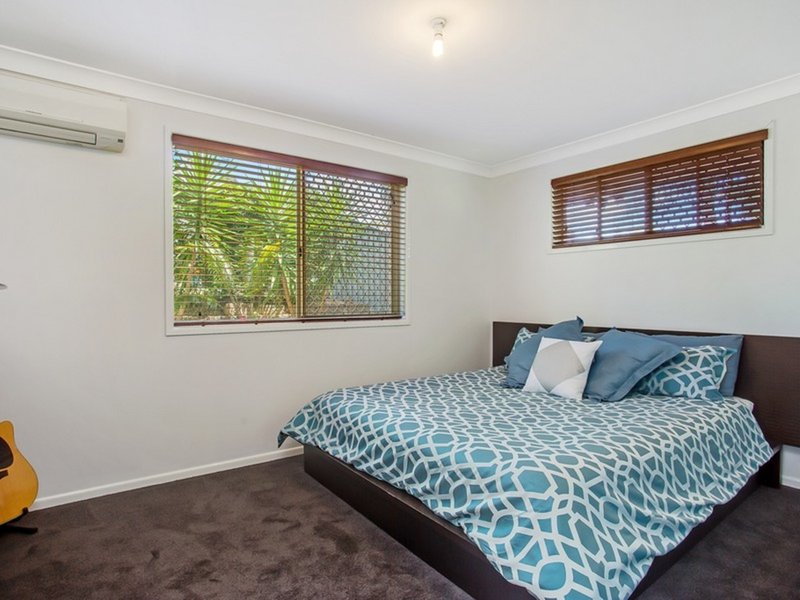 Photo - 4 Macduff Court, Highland Park QLD 4211 - Image 6