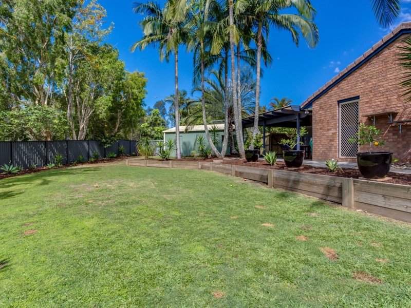 Photo - 4 Macduff Court, Highland Park QLD 4211 - Image 12