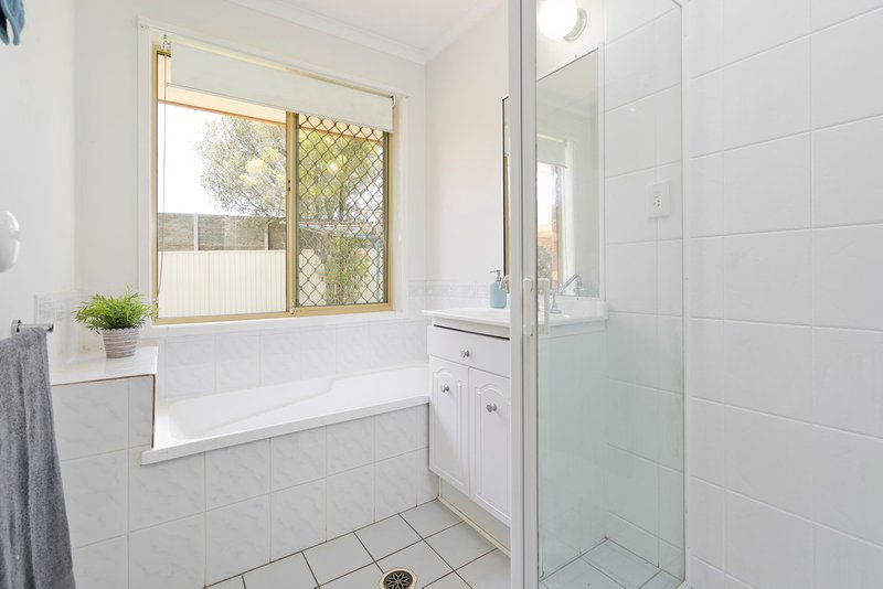 Photo - 4 Macgregor Court, Murrumba Downs QLD 4503 - Image 5