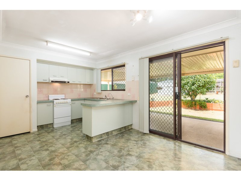 Photo - 4 Mackellar Drive, Boronia Heights QLD 4124 - Image 2