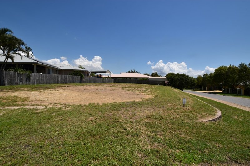 Photo - 4 Magnolia Ave , Kin Kora QLD 4680 - Image 4