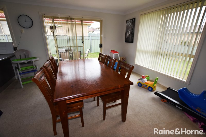 Photo - 4 Mahogany Court, Orange NSW 2800 - Image 4