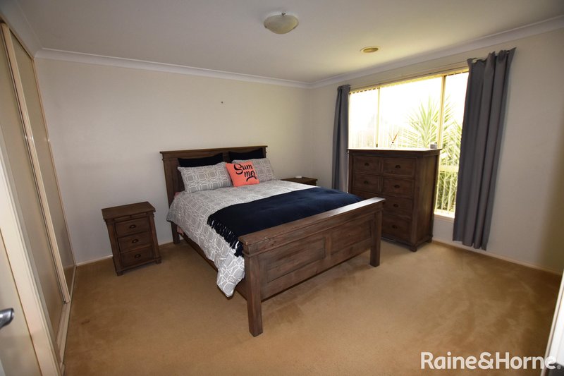 Photo - 4 Mahogany Court, Orange NSW 2800 - Image 5