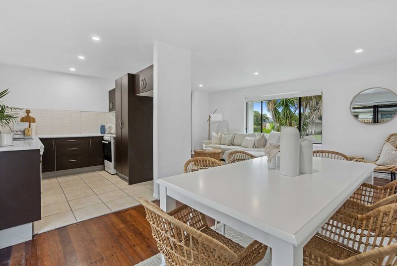 Photo - 4 Mainsail Street, Currumbin Waters QLD 4223 - Image 4