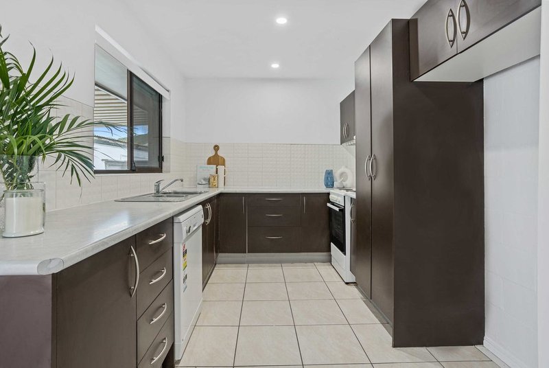 Photo - 4 Mainsail Street, Currumbin Waters QLD 4223 - Image 6