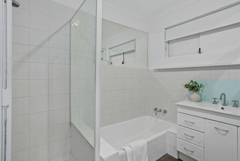 Photo - 4 Mainsail Street, Currumbin Waters QLD 4223 - Image 8