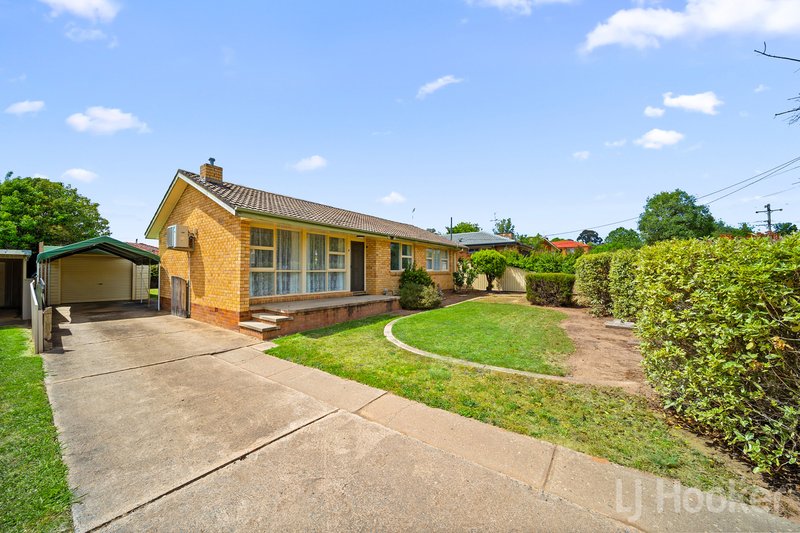 Photo - 4 Malcolm Road, Karabar NSW 2620 - Image 2