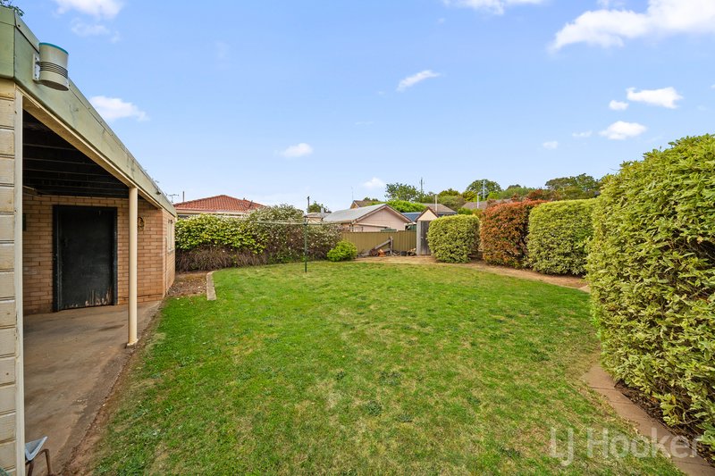 Photo - 4 Malcolm Road, Karabar NSW 2620 - Image 18