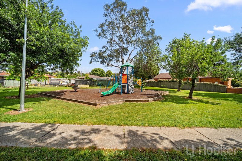 Photo - 4 Malcolm Road, Karabar NSW 2620 - Image 19