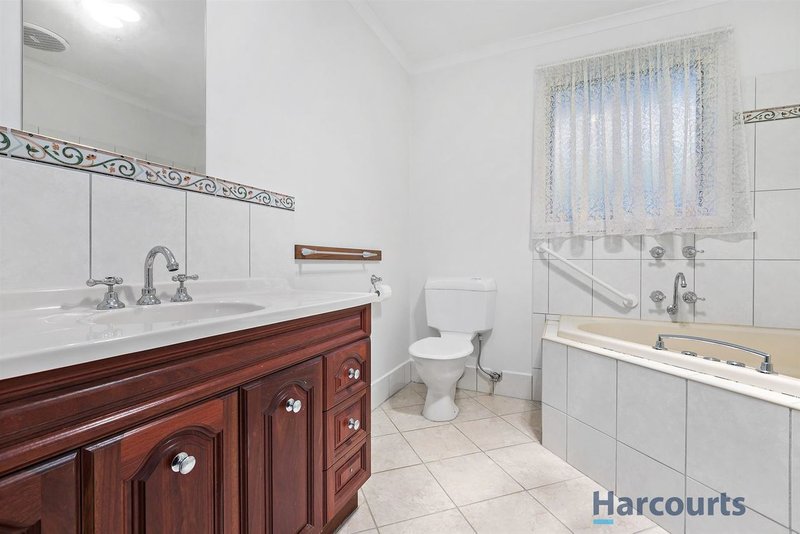 Photo - 4 Maldon Court, Wheelers Hill VIC 3150 - Image 7