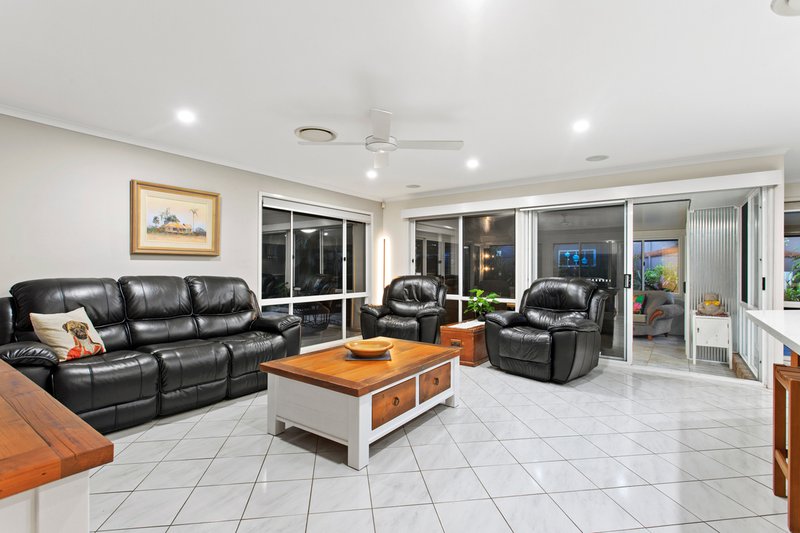 Photo - 4 Malibu Court, Mountain Creek QLD 4557 - Image 3