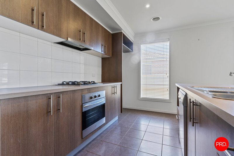 Photo - 4 Mallee Place, Epsom VIC 3551 - Image 3