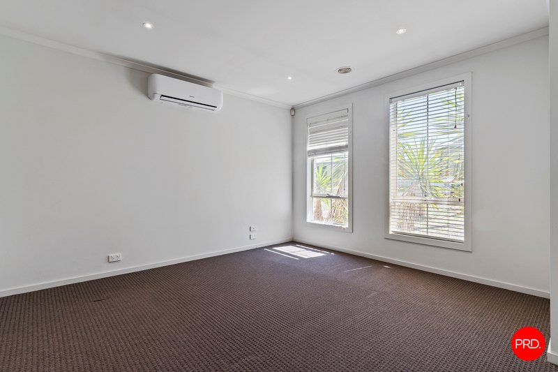 Photo - 4 Mallee Place, Epsom VIC 3551 - Image 6