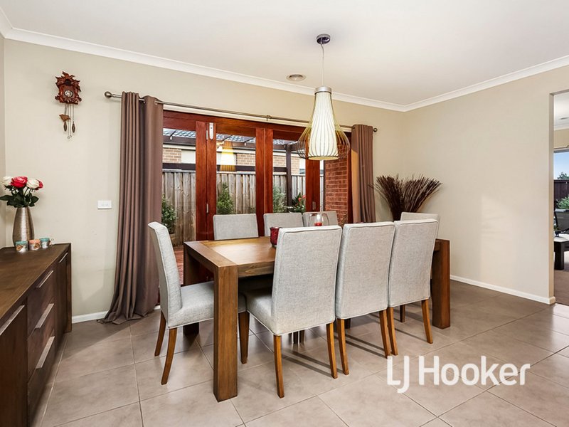 Photo - 4 Manoora Terrace, Point Cook VIC 3030 - Image 4