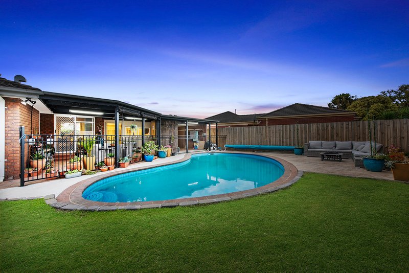 Photo - 4 Manorvale Parade, Werribee VIC 3030 - Image 10