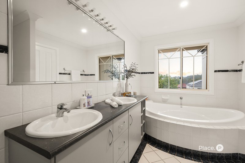 Photo - 4 Maple Court, Carindale QLD 4152 - Image 17