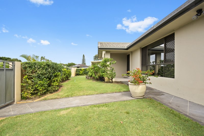 Photo - 4 Maralinga Avenue, Mermaid Waters QLD 4218 - Image 4