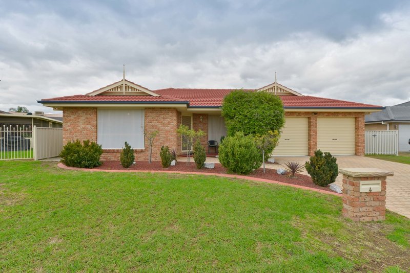 4 Maralinga Crescent, Tamworth NSW 2340