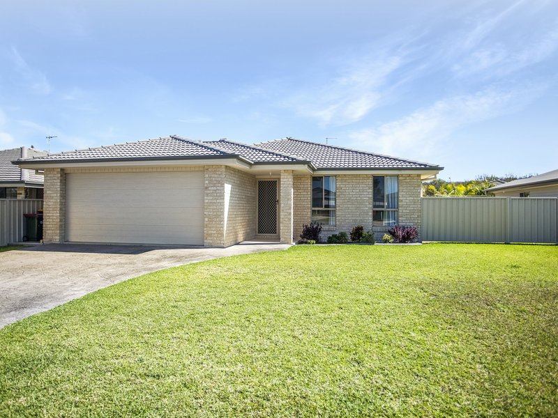 4 Marlin Court, Old Bar NSW 2430