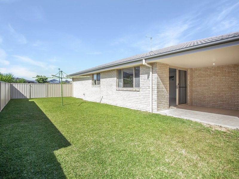 Photo - 4 Marlin Court, Old Bar NSW 2430 - Image 2