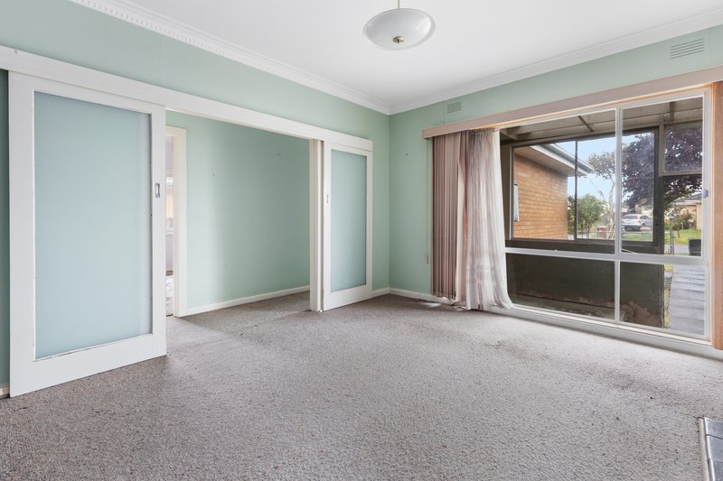 Photo - 4 Martha Court, Craigieburn VIC 3064 - Image 3