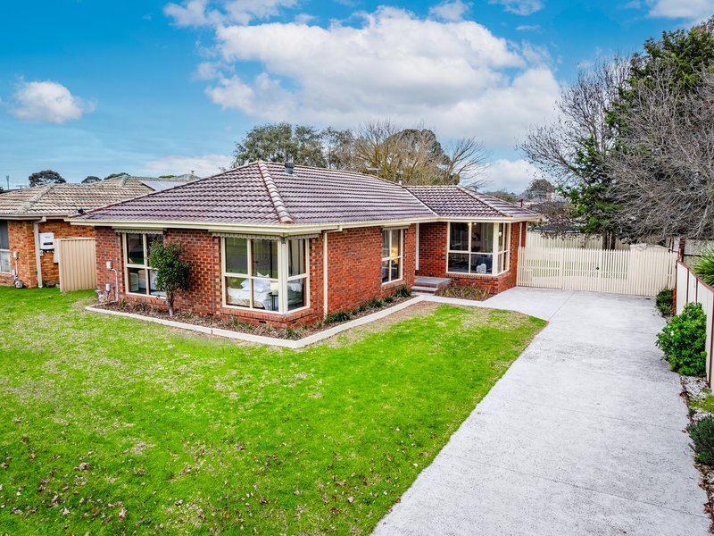 Photo - 4 Martin Place, Cranbourne VIC 3977 - Image 1