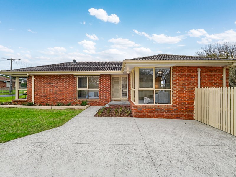 Photo - 4 Martin Place, Cranbourne VIC 3977 - Image 3