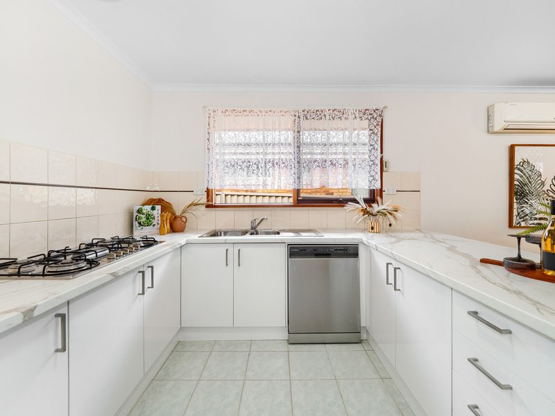 Photo - 4 Martin Place, Cranbourne VIC 3977 - Image 4