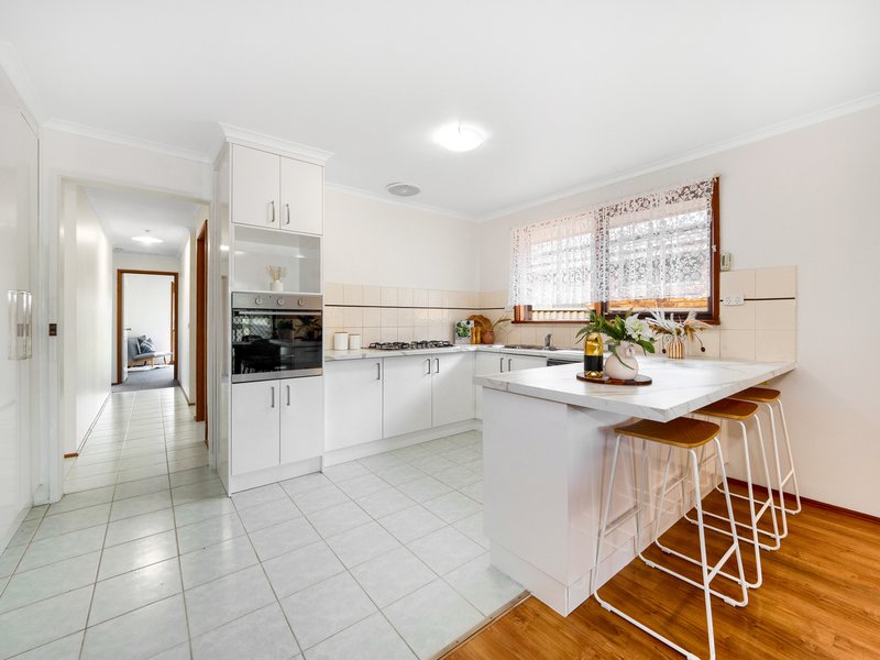 Photo - 4 Martin Place, Cranbourne VIC 3977 - Image 5