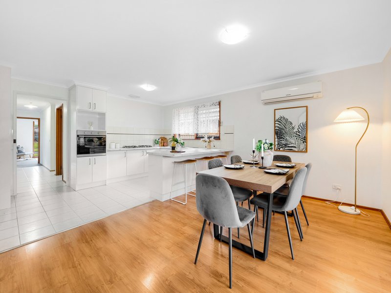 Photo - 4 Martin Place, Cranbourne VIC 3977 - Image 7