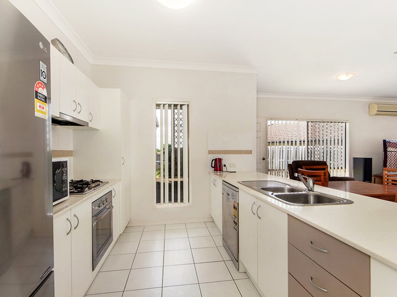 Photo - 4 Martin Place, Redbank Plains QLD 4301 - Image 4