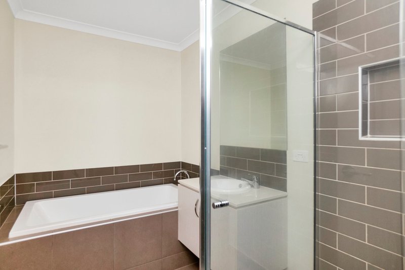 Photo - 4 Mathoura Avenue, Werribee VIC 3030 - Image 5