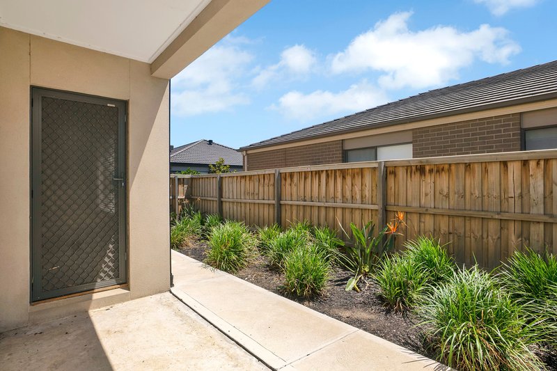 Photo - 4 Mathoura Avenue, Werribee VIC 3030 - Image 7