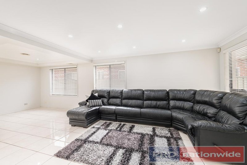 Photo - 4 Matthews Avenue, East Hills NSW 2213 - Image 4