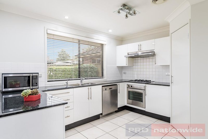 Photo - 4 Matthews Avenue, East Hills NSW 2213 - Image 6