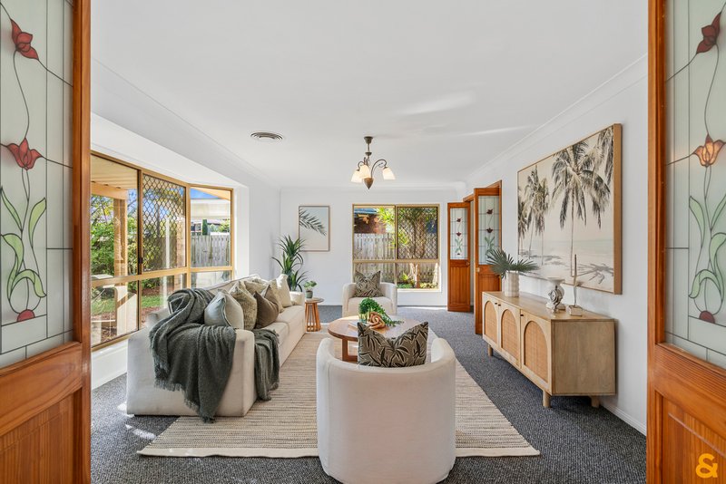 Photo - 4 Maxwell Place, Wynnum West QLD 4178 - Image 4