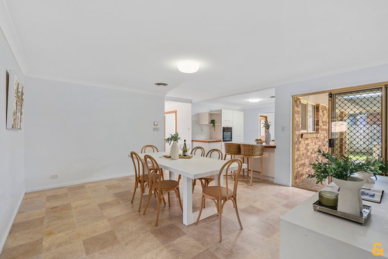 Photo - 4 Maxwell Place, Wynnum West QLD 4178 - Image 11