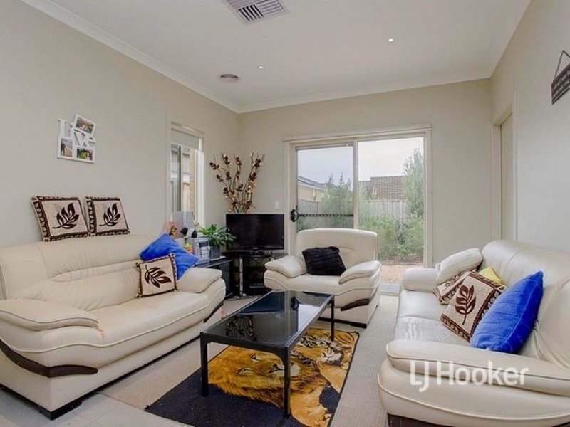 Photo - 4 Mazel Drive, Tarneit VIC 3029 - Image 4