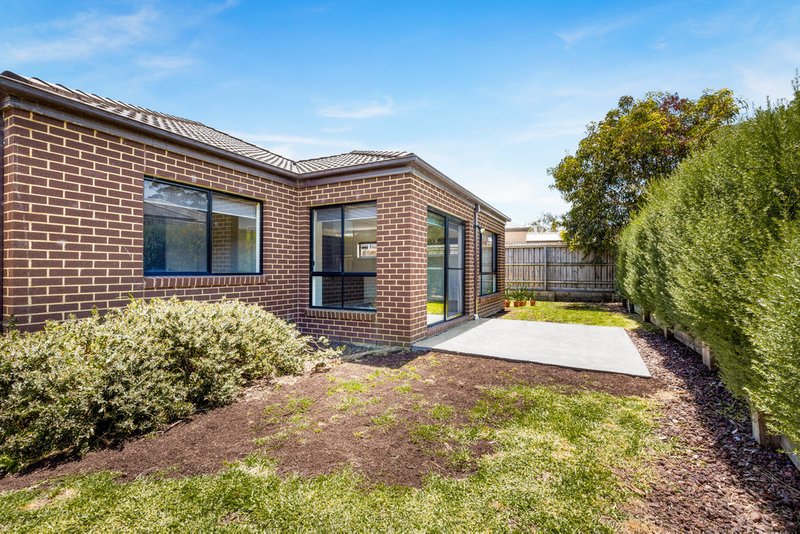 Photo - 4 Mcgarvie Crescent, Pakenham VIC 3810 - Image 7