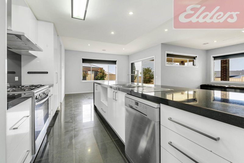 Photo - 4 Mcgee Street, Wodonga VIC 3690 - Image 3