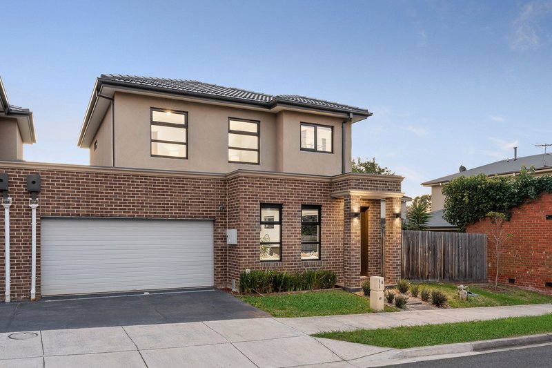 Photo - 4 Mcgowans Lane, Burwood VIC 3125 - Image 2