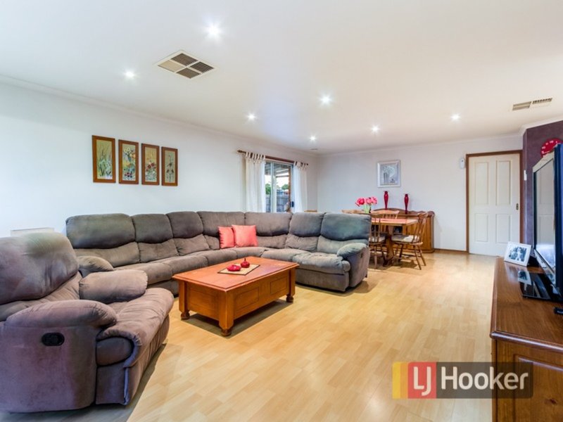 Photo - 4 Mcguigan Drive, Cranbourne West VIC 3977 - Image 4