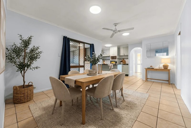 Photo - 4 Meadow Crescent, Beenleigh QLD 4207 - Image 3